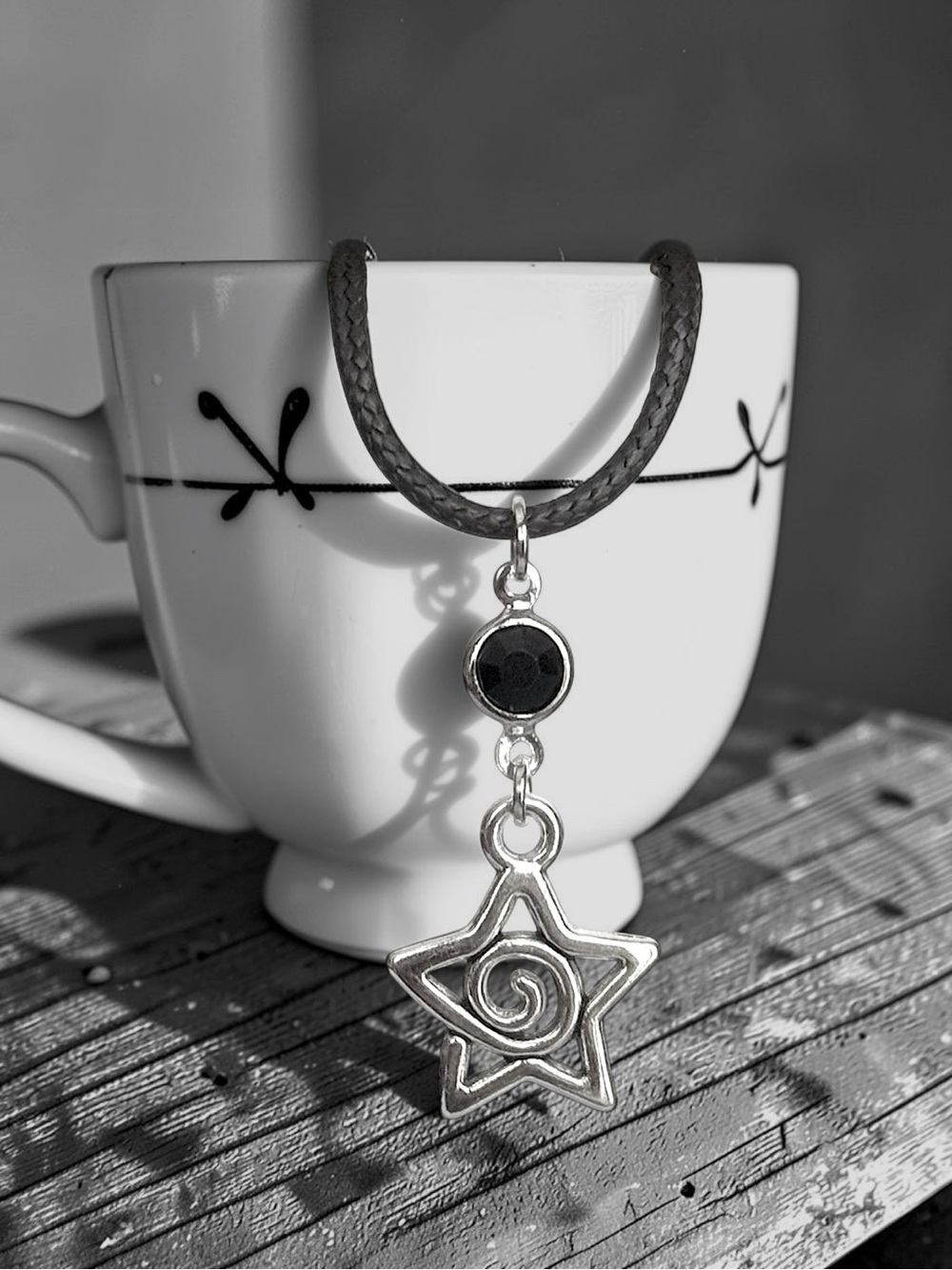 5 For $25💫Silver Star Pendant Necklace With a Black Acrylic Gem Accent
